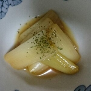 冷やしても温めても！長ネギのコンソメ煮